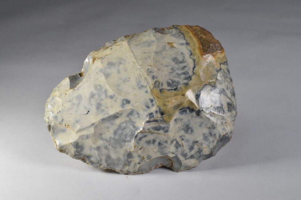 Handaxe