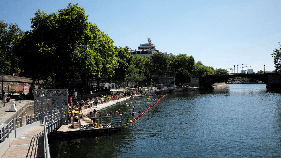 Swimming in the Seine