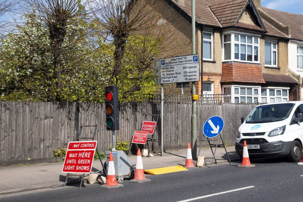 Temporary traffic lights