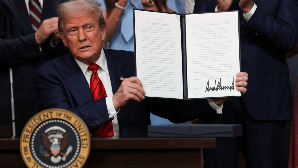 Trump singing executive order banning debanking