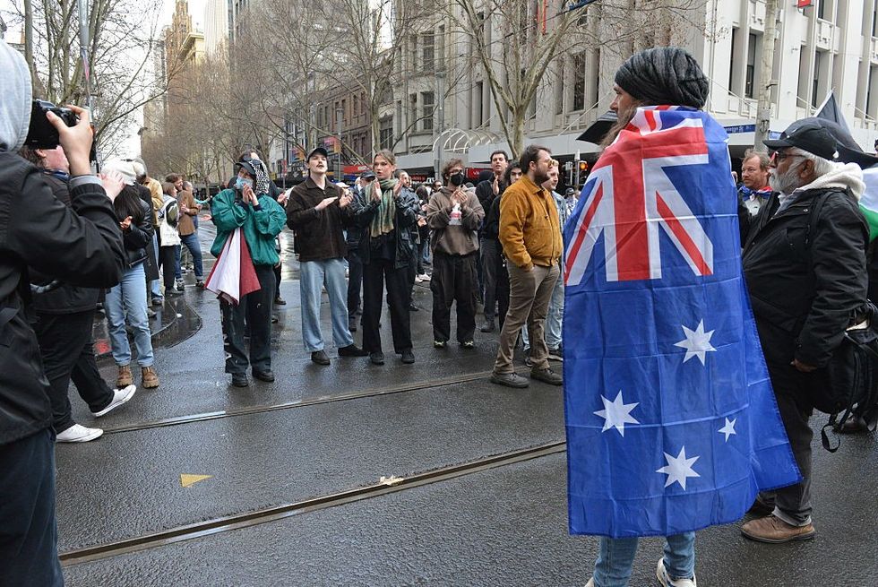 \u200bProtests broke out in Melbourne with clashes with pro-Palestinian